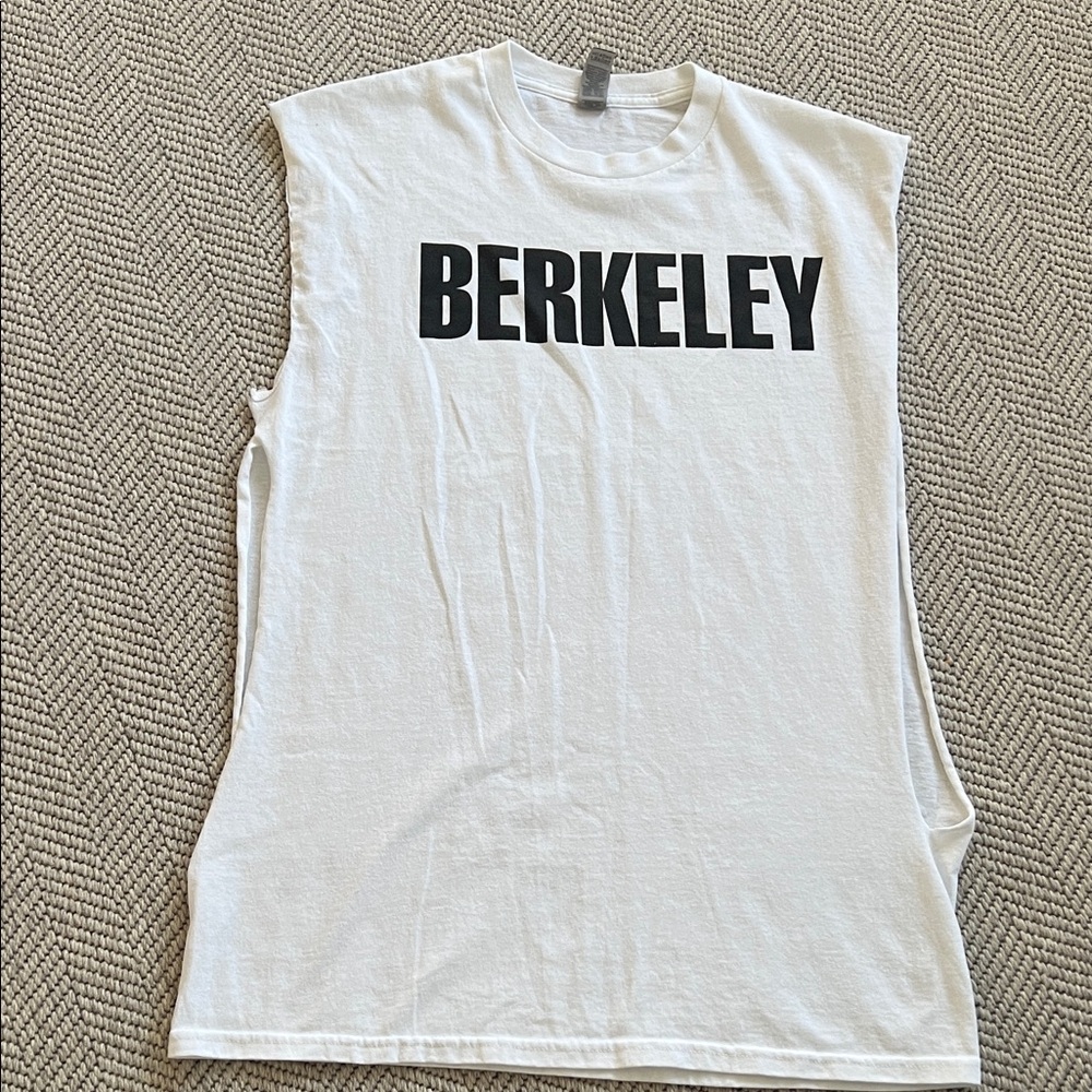 Gildan White Crewneck T‑Shirt with Black Tag